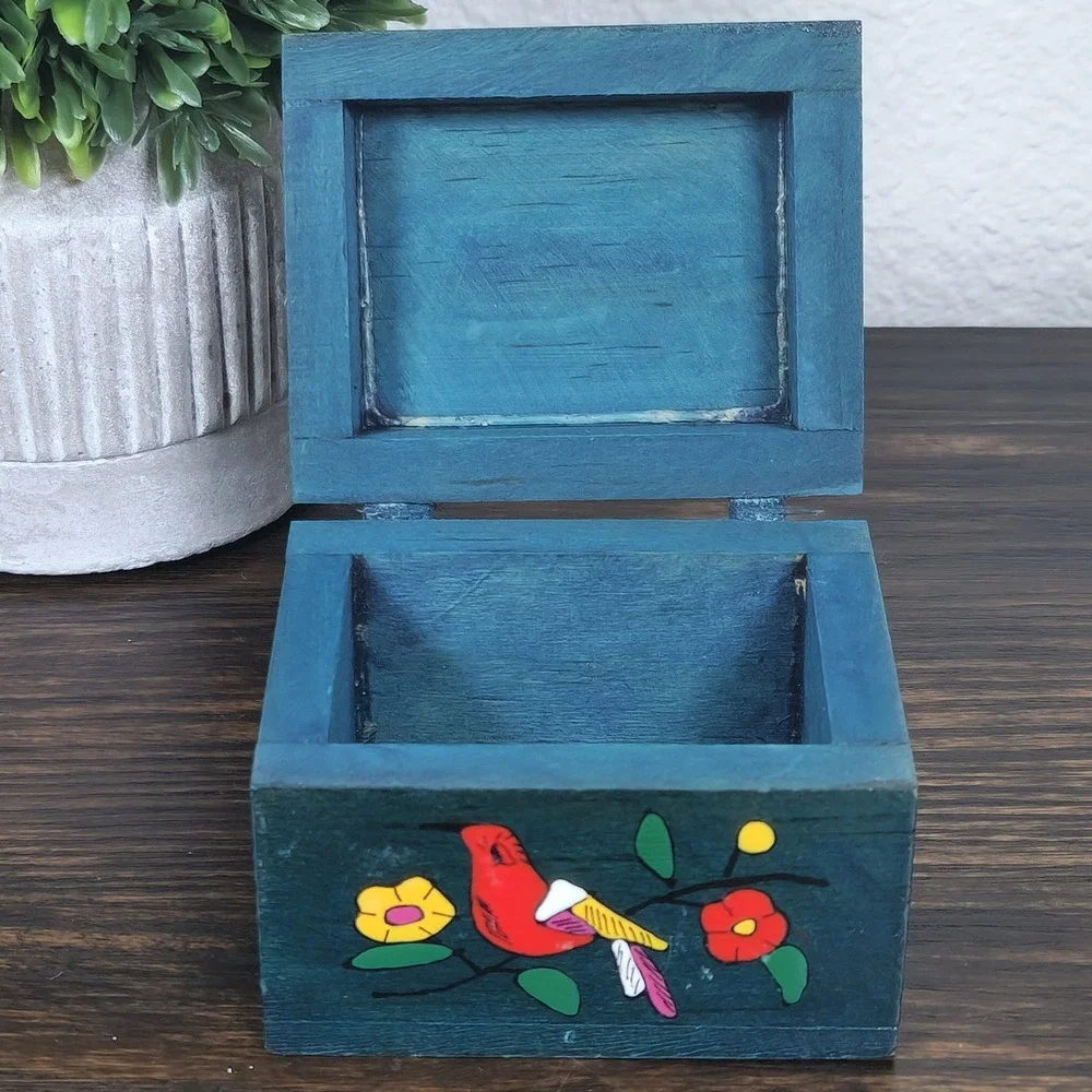 VTG La Palma El Salvador Wooden Trinket Box Hand Painted Bird Floral Design